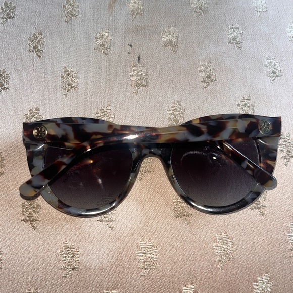 Like New Tory Burch sunglasses model TY7115 - Picture 7 of 9